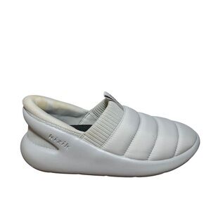 Kizik Men's White Slip-On Loafers size 7 women’s 8.5
